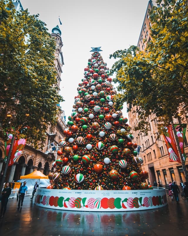 Aufwendig geschmückter Weihnachtsbaum